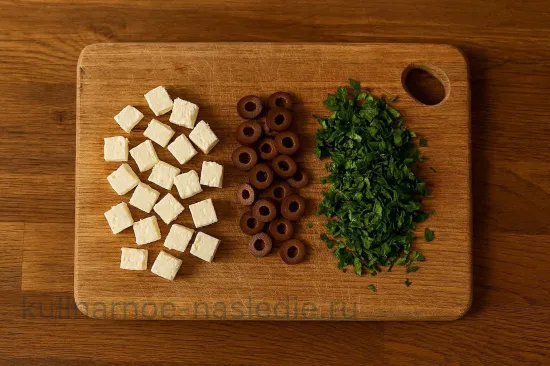 Греческий омлет с фетой на сковороде - шаг 2 (изображение)