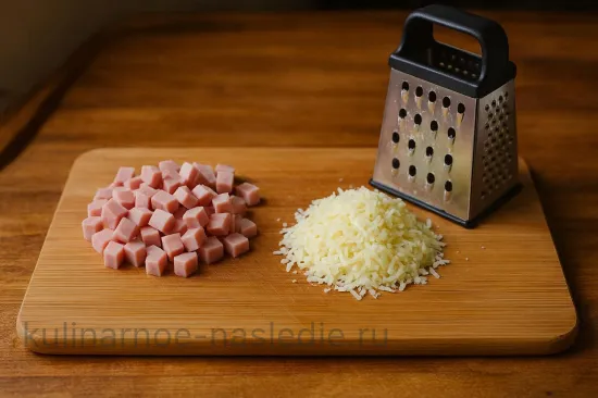 Омлет в пакете с ветчиной и сыром - шаг 1