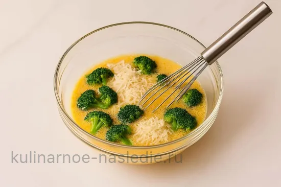 Паровой омлет с брокколи и сыром - шаг 4