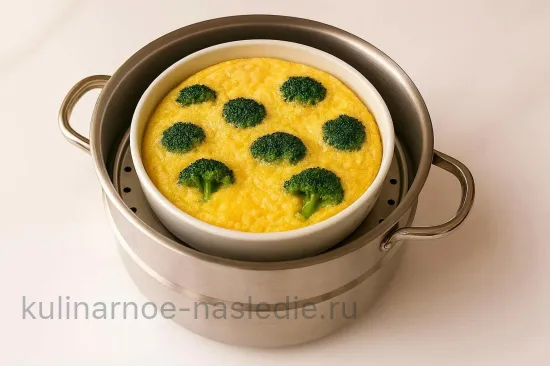 Паровой омлет с брокколи и сыром - шаг 6