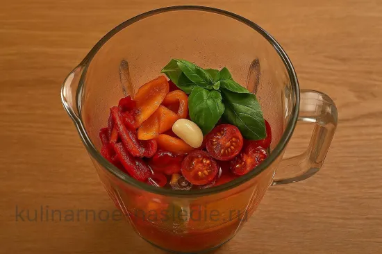 Гаспачо из запечённых перцев и томатов с базиликом - шаг 4