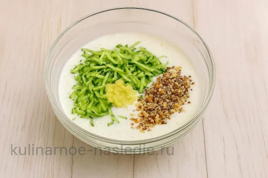 Таратор - болгарский холодный суп с огурцами и грецкими орехами - шаг 5