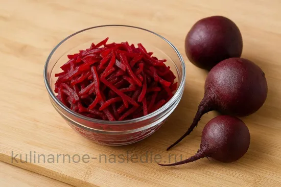 Свекольник с огурцом и яйцом на квасе - шаг 1