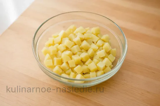 Окрошка на кефире с редисом и зеленью - шаг 1 (изображение)