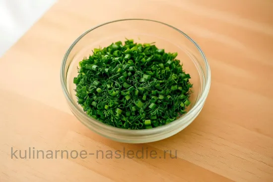 Окрошка на кефире с редисом и зеленью - шаг 5 (изображение)