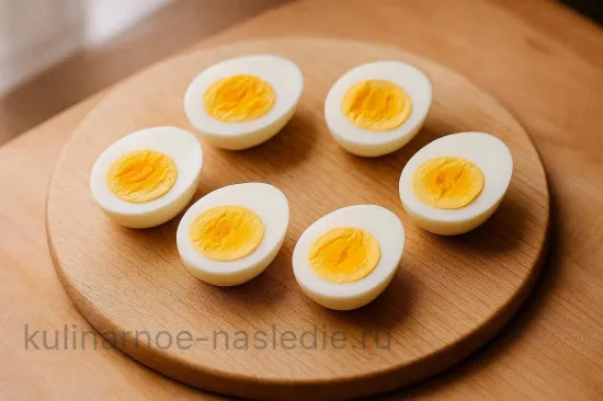 Шпинатный суп на пару с яйцом - шаг 3. Подготовка яиц