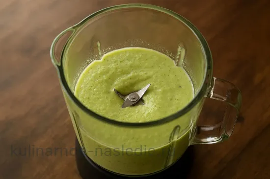 Кабачковый суп на пару с чесноком - шаг 3. Создание кремовой основы