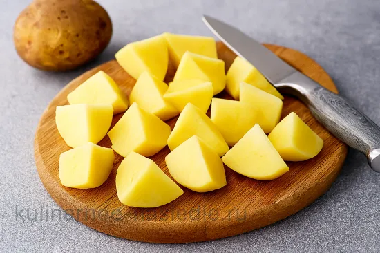 Картофель на пару с зеленью и сметаной - шаг 1. Подготовка картофеля