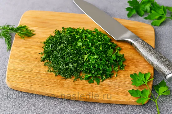 Картофель на пару с зеленью и сметаной - шаг 3. Подготовка зелени