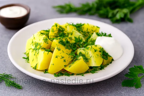 Картофель на пару с зеленью и сметаной - шаг 4. Подача