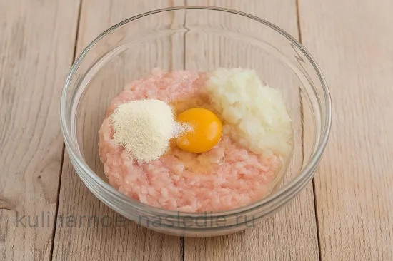 Куриный бульон с фрикадельками - шаг 1