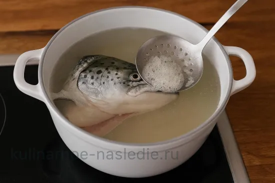 Рыбный бульон из головы лосося - полезный и вкусный - шаг 2