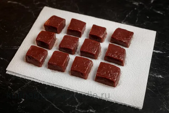 Телячья печень в беконе с вишневым соусом - ресторанный рецепт - шаг 1 (изображение)