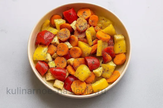 Кета, запечённая с овощами - шаг 4