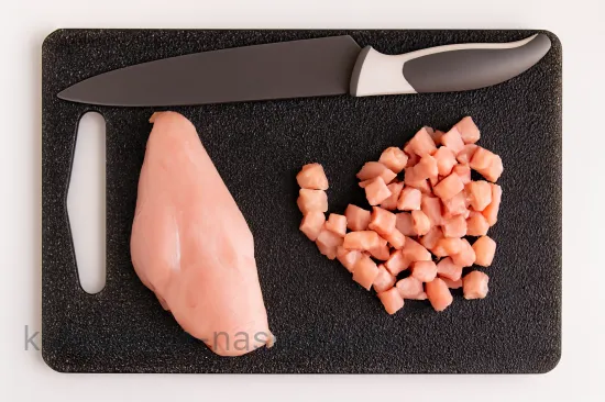 Картофельный пирог с курицей на сковороде - шаг 1