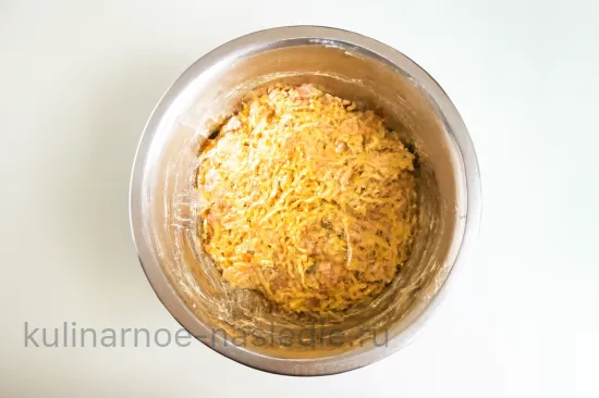 Картофельный пирог с курицей на сковороде - шаг 4