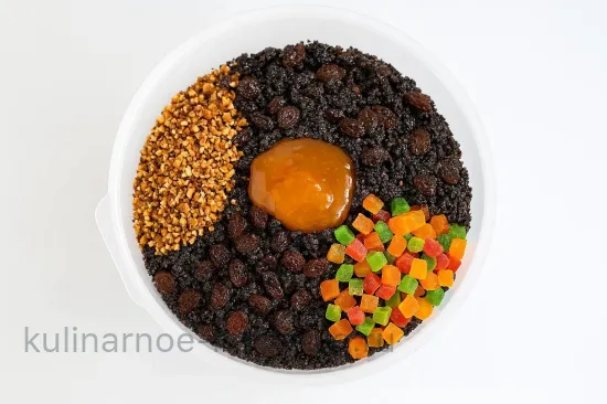 Булочки с маком, изюмом и орешками - шаг 2