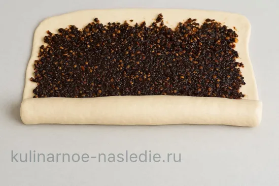 Булочки с маком, изюмом и орешками - шаг 3