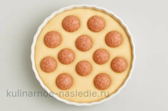 Заливной пирог с мясными фрикадельками - Добавляем начинку