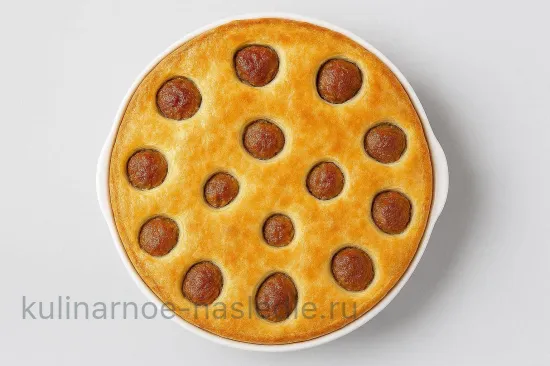 Заливной пирог с мясными фрикадельками - Выпекаем до готовности