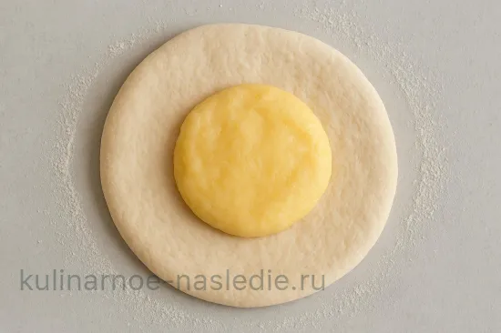 Осетинский пирог с картошкой и сулугуни - шаг 5 (изображение)