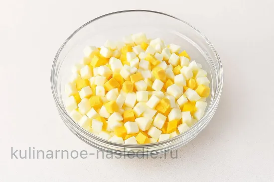 Салат «Божья коровка» - шаг 3 (изображение)