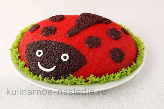 Салат «Божья коровка» - шаг 7 (изображение)