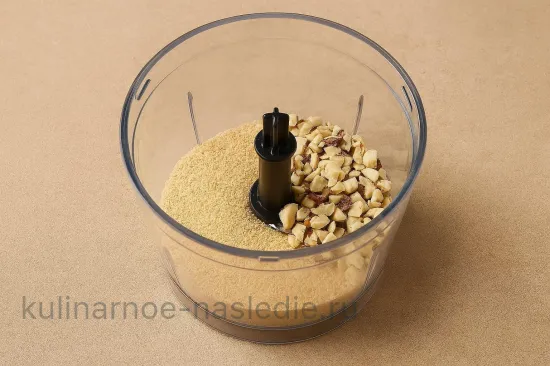 Морковная колбаска – нежный десерт с хрустящей начинкой - шаг 2