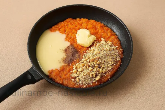 Морковная колбаска – нежный десерт с хрустящей начинкой - шаг 4