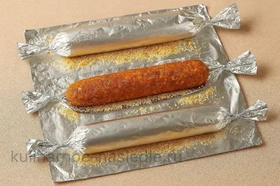 Морковная колбаска – нежный десерт с хрустящей начинкой - шаг 6