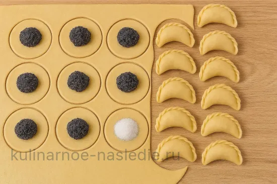 Нежные вареники с маково-изюмной начинкой и лимонной цедрой - шаг 4