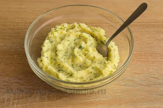 Пельмени по-сибирски с картофелем и мясной зажаркой - шаг 2