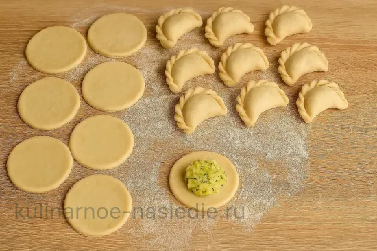 Пельмени по-сибирски с картофелем и мясной зажаркой - шаг 4