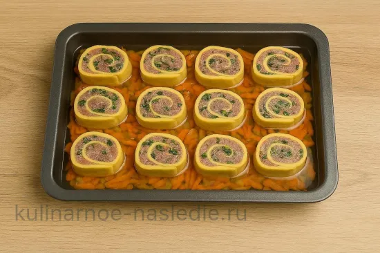 Овощные штрудли с мясной начинкой - шаг 6