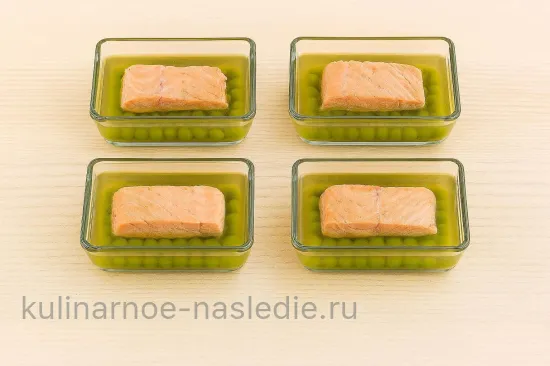 Заливное с рыбкой - шаг 3