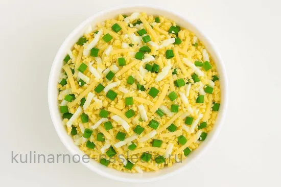 Нежные котлеты с яично-сырной начинкой под слоёной решёткой - Делаем начинку