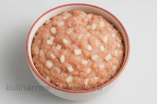 Сочные куриные котлеты с грибно-сырной начинкой в картофельной панировке - шаг 1