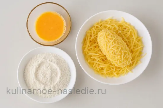 Сочные куриные котлеты с грибно-сырной начинкой в картофельной панировке - шаг 5