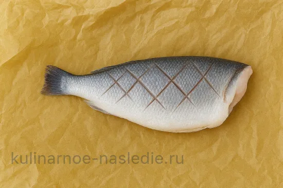 Запечённый окунь с лимоном и ароматными травами - Надрезы для сочности