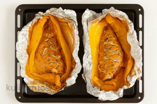 Запечённый окунь с лимоном и ароматными травами - Запекание