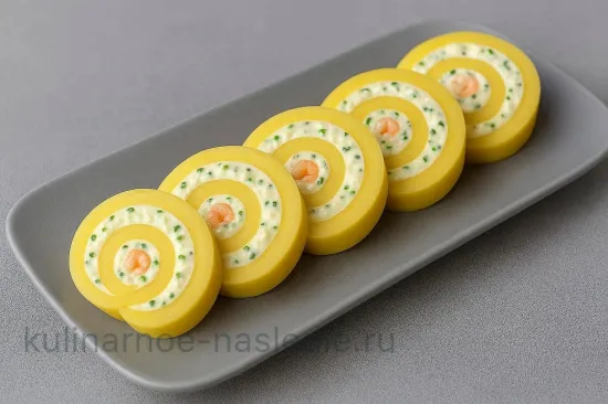 Сырный рулет с креветками - шаг 4 (изображение)