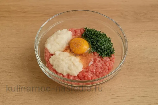 Мясной рулет с яйцом - шаг 2