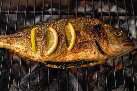 Запечённая рыба с ореховой зеленью - Запекание рыбы