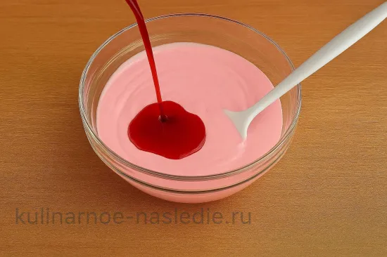 Мини-пасхи с зимней вишней и мятой - Добавление сиропа
