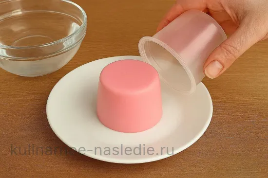Мини-пасхи с зимней вишней и мятой - Извлечение из форм