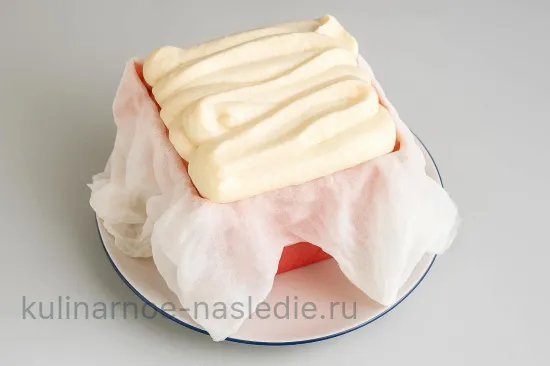 Творожная пасха с карамельными яблоками и изюмом - Чередование слоёв