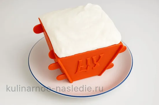 Творожная пасха с карамельными яблоками и изюмом - Установка гнёта