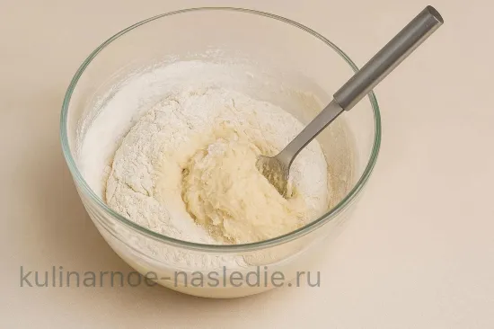 Кулич с грудинкой и сыром - Введение муки