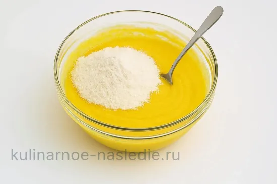 Пасхальный кулич в мультиварке с вишней и апельсиновой цедрой - Введение оставшейся муки