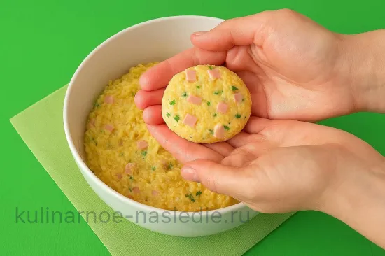 Нежные котлеты из молочной колбасы с сыром - Лепим котлетки